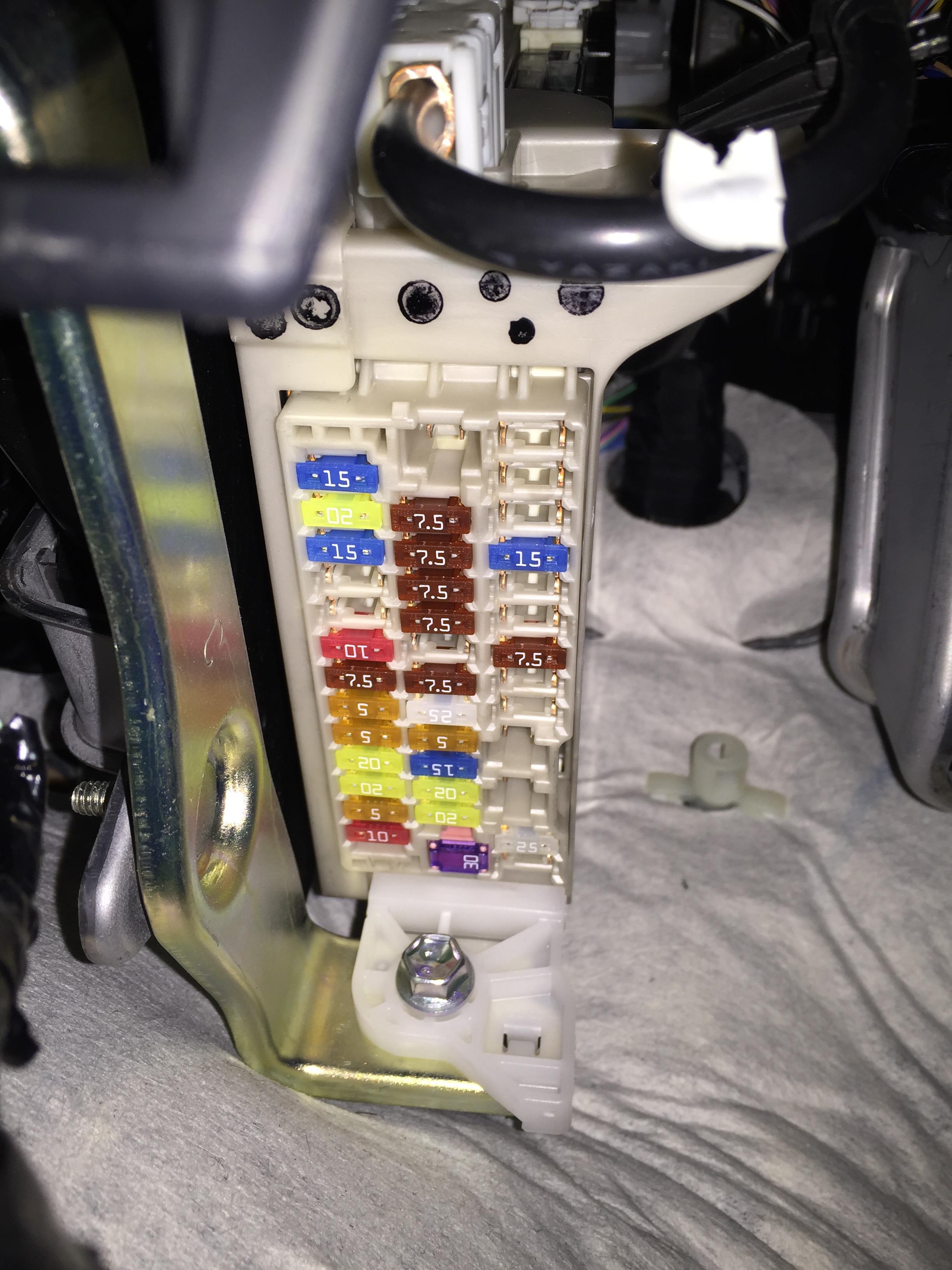 Cigarette lighter outlet - Yaris Club - Toyota Owners Club ... fuse box car 